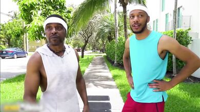 Wytatuowana MILF Stephanie Love ostro ru*chana przez dwa wielkie czarne kutasy