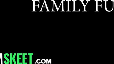 TeamSkeet - Sekrety rodziny patchworkowej - Pasierb uprawia szalony seks we trójkę z macochą i ciotką