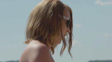 Koko Amaris šuká pri bazéne