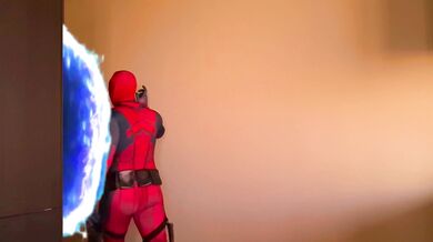 Biuściasta ruda Deadpool rucha Wolverine'a