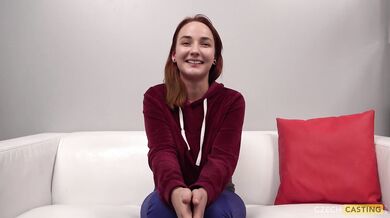 Gorąca, biuściasta rudowłosa Czeszka Nikola