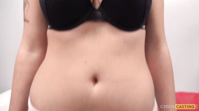 Gorąca, biuściasta rudowłosa Czeszka Nikola