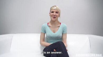 Šťavnatá kundička blondínky na kastingu