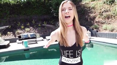 Anya Olsen uwielbia seks analny