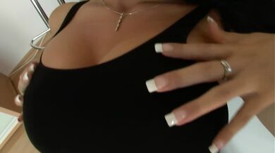 Doble penetración a la antigua con la estrella porno checa Laura Lion