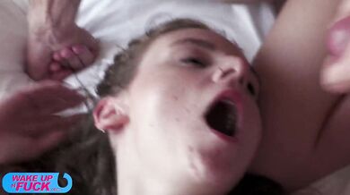 Skupinový sex s dvoma sexi teenkami