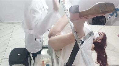 Ginekolog podczas badania zamienia wibrator na penisa!