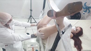 Ginekolog podczas badania zamienia wibrator na penisa!