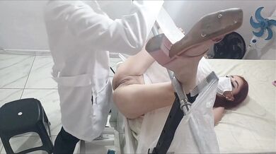 Ginekolog podczas badania zamienia wibrator na penisa!