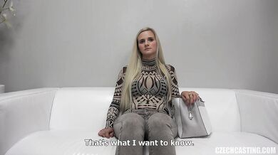 Rubia tímida folla en un casting en POV