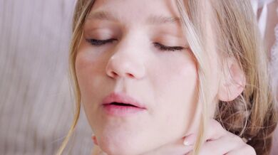 Wet petite girls Diana Heaven and Hayli Sanders