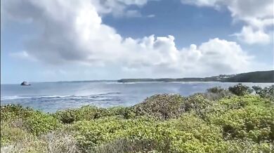 Štíhla blondínka si to rozdá s BBC na pláži