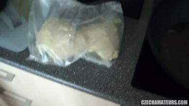 Jennifer Amton pokazuje piękne, duże, naturalne cycki w domowym porno