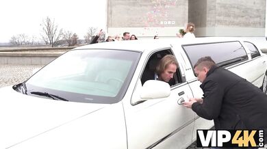 VIP4K - Novia sexy con vestido blanco follada en limusina de boda