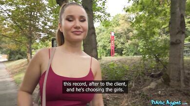 Public Agent - Vysokoškolačka si poprvé zašuká na veřejnosti