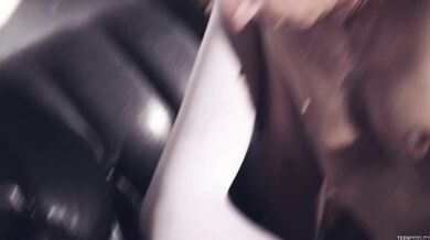 Hadí žena ví, jak zacházet s velkým ptákem