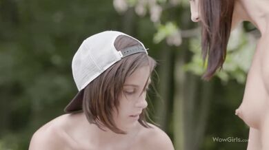 Trójka na świeżym powietrzu z Annabelle i Kristy Black