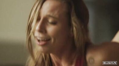 Aidra Fox jazdí na staršom chlapíkovi