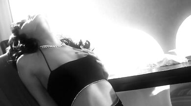 Gianna Michaels a Sadie West šukají s oboustranným dildem