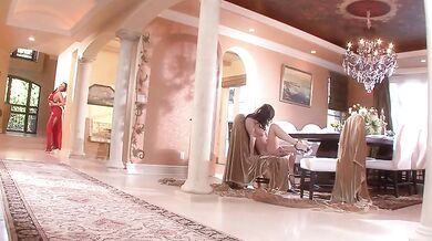 Gianna Michaels a Sadie West šukají s oboustranným dildem