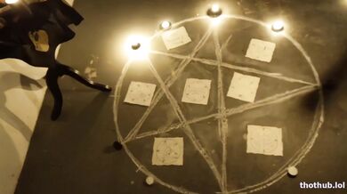 Gotycka, biuściasta MILF Razor Candi