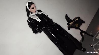 Gotycka, biuściasta MILF Razor Candi