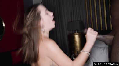 Liya Silver v mezirasové dvojité penetraci