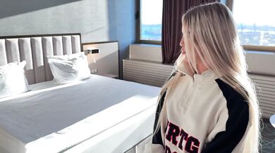 Mój przyrodni brat rozciągnął moją ciasną cipkę, kiedy robiłam zdjęcia do OF