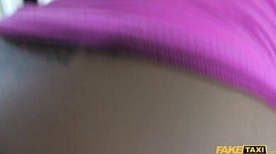 Fake Taxi - Prsatá klientka vyplněná spermatem v Londýně