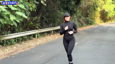 Conoció a una sexy pelirroja desconocida en su carrera matutina y se la folló.