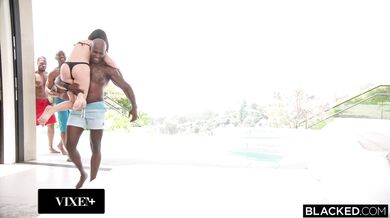 BLACKED - Eve Sweet se folla a 6 pollas negras en su primer gangbang porno