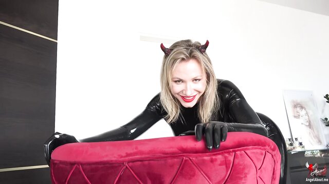 Busty blonde Angel The Dreamgirl in latex