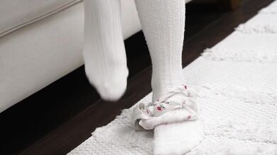 La pequeña Dakota Doll es follada analmente