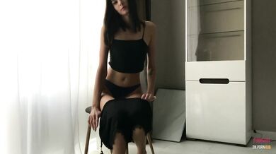 Fiamurr drażni swojego chłopaka striptizem, a następnie go ujeżdża