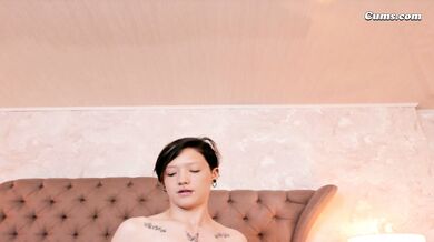 Hot short haired girl plays orally with dildo