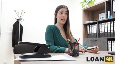 Marica Chanelle musi dać się wyruchać w dupę, żeby dostać pożyczkę od bankiera