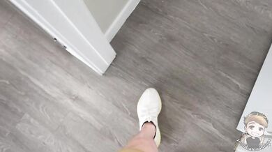 Chloe Kreams pokazuje swój ogromny krzak z POV