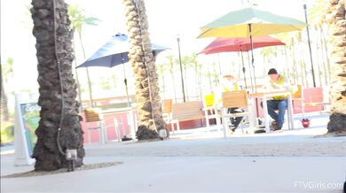 Amber Hahn předvádí na veřejnosti své dokonalé křivky