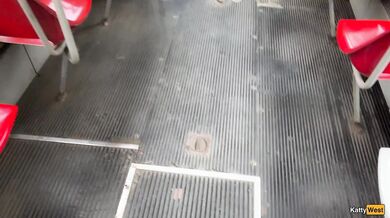 Sprievodca električky dostane prachy za sex s cudzím chlapom