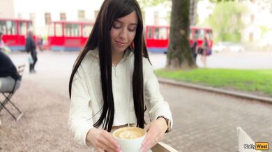 Sprievodca električky dostane prachy za sex s cudzím chlapom