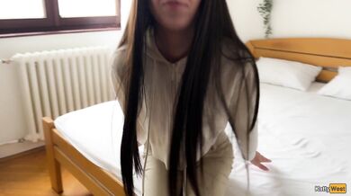 Sprievodca električky dostane prachy za sex s cudzím chlapom