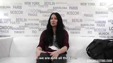 18-letnia amatorka Barbora pierwszy raz uprawia seks przed kamerą