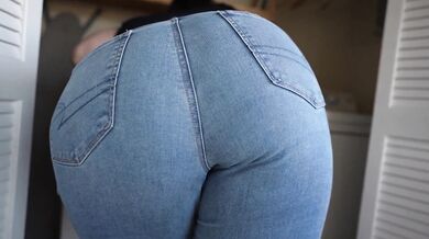 Paige Steele z dużym tyłkiem i dużymi cyckami zostaje wydymana przez mordercę w Halloween