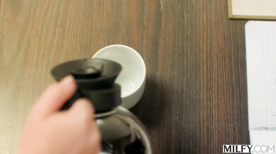 MILFY - Prsatá blondýnka MILF Andie Anderson nemůže odolat velkému černému péru