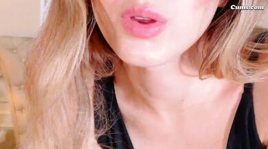 Blondínka pri svojej najlepšej masturbácii