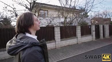 Veronica Leal i Jennifer Mendez uprawiają seks w trójkącie z twardym penisem