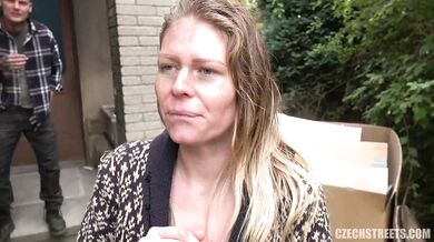Porno con comida y una puta sucia embarazada