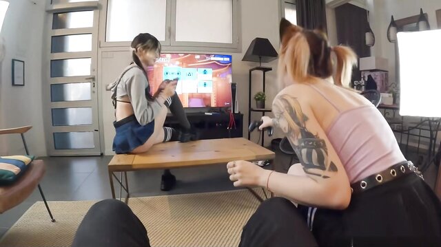 Gamer Hidori Rose with her friend in threesome