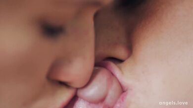 Stacy Cruz a Holly Molly zdieľajú veľkého vtáka v trojke