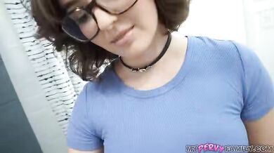 Leana Lovings chce dużego kutasa od wynajętego faceta